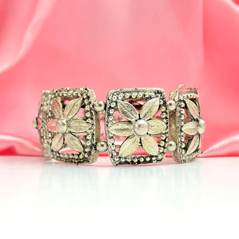 High Quality Adjustable Oxidised Silver Flower Designed Bangle Bracelet